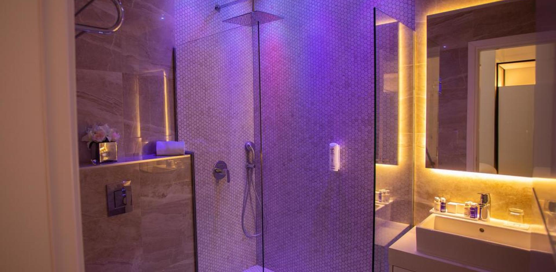 BATHROOM INTERIOR 