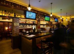 ..Moondog's Bar & Grill